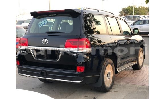 Acheter Import Voiture Toyota Land Cruiser Noir à Import - Dubai, Grande Comore Acheter Import Voiture Toyota Land Cruiser Noir à Import - Dubai, Grande Comore