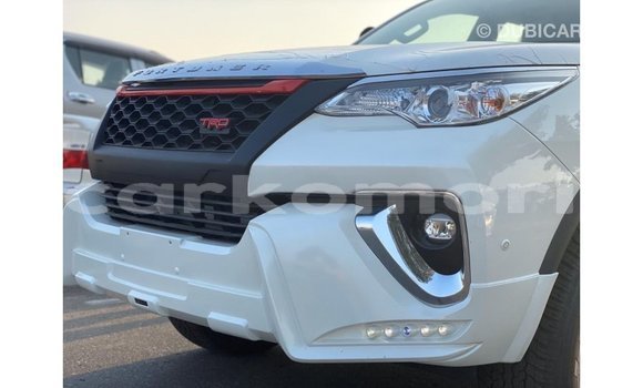 Acheter Import Voiture Toyota Fortuner Blanc à Import - Dubai, Grande Comore Acheter Import Voiture Toyota Fortuner Blanc à Import - Dubai, Grande Comore