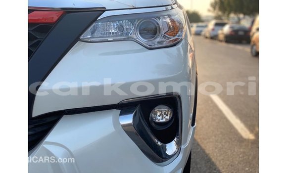 Acheter Import Voiture Toyota Fortuner Blanc à Import - Dubai, Grande Comore Acheter Import Voiture Toyota Fortuner Blanc à Import - Dubai, Grande Comore