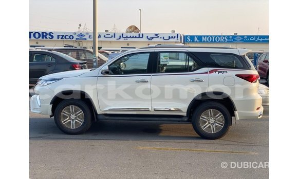 Acheter Import Voiture Toyota Fortuner Blanc à Import - Dubai, Grande Comore Acheter Import Voiture Toyota Fortuner Blanc à Import - Dubai, Grande Comore
