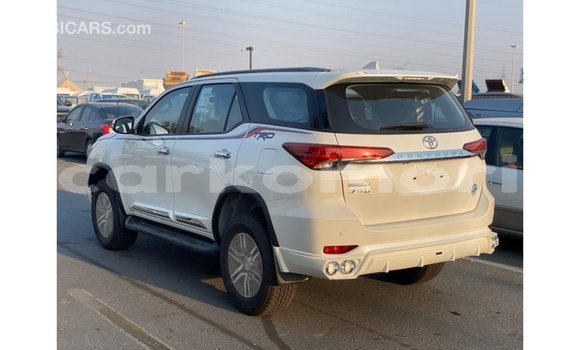 Acheter Import Voiture Toyota Fortuner Blanc à Import - Dubai, Grande Comore Acheter Import Voiture Toyota Fortuner Blanc à Import - Dubai, Grande Comore