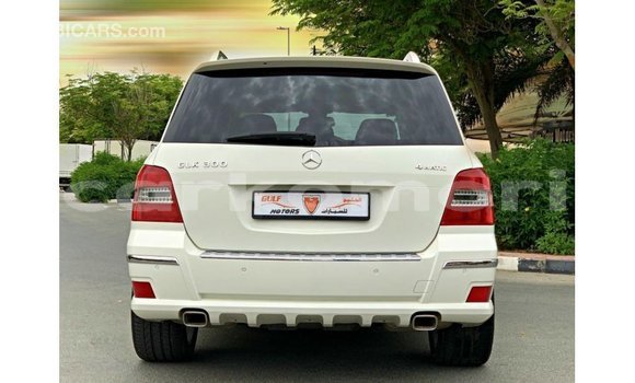Buy Import Mercedes-Benz 190 White Car in Import - Dubai in Great Comore Buy Import Mercedes-Benz 190 White Car in Import - Dubai in Great Comore