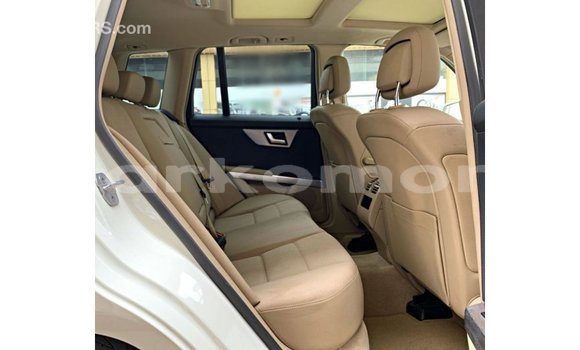 Buy Import Mercedes-Benz 190 White Car in Import - Dubai in Great Comore Buy Import Mercedes-Benz 190 White Car in Import - Dubai in Great Comore