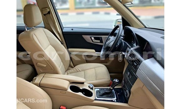 Buy Import Mercedes-Benz 190 White Car in Import - Dubai in Great Comore Buy Import Mercedes-Benz 190 White Car in Import - Dubai in Great Comore