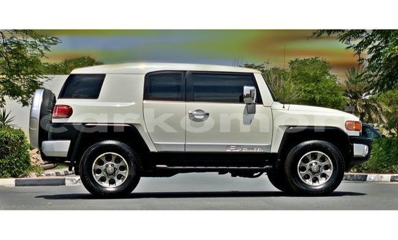 Buy Import Toyota FJ Cruiser White Car in Import - Dubai in Great Comore Buy Import Toyota FJ Cruiser White Car in Import - Dubai in Great Comore