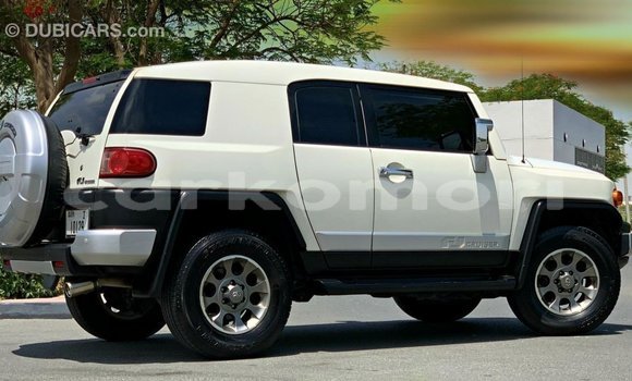 Buy Import Toyota FJ Cruiser White Car in Import - Dubai in Great Comore Buy Import Toyota FJ Cruiser White Car in Import - Dubai in Great Comore