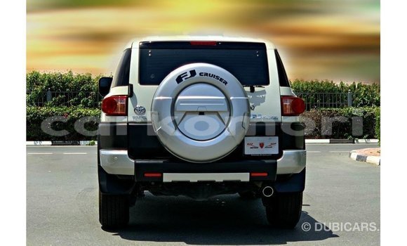Buy Import Toyota FJ Cruiser White Car in Import - Dubai in Great Comore Buy Import Toyota FJ Cruiser White Car in Import - Dubai in Great Comore