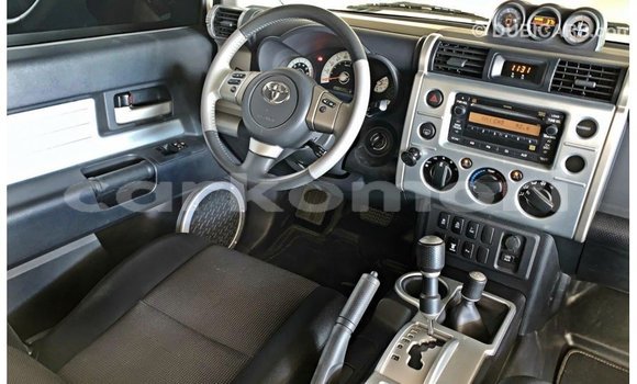 Buy Import Toyota FJ Cruiser White Car in Import - Dubai in Great Comore Buy Import Toyota FJ Cruiser White Car in Import - Dubai in Great Comore
