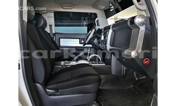 Buy Import Toyota FJ Cruiser White Car in Import - Dubai in Great Comore Buy Import Toyota FJ Cruiser White Car in Import - Dubai in Great Comore