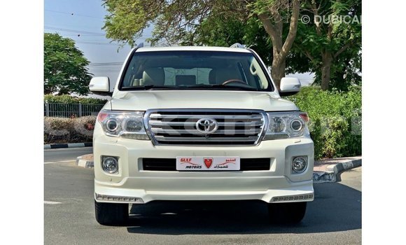 Acheter Import Voiture Toyota Land Cruiser Blanc à Import - Dubai, Grande Comore Acheter Import Voiture Toyota Land Cruiser Blanc à Import - Dubai, Grande Comore