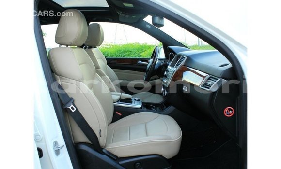 Buy Import Mercedes-Benz 190 White Car in Import - Dubai in Great Comore Buy Import Mercedes-Benz 190 White Car in Import - Dubai in Great Comore