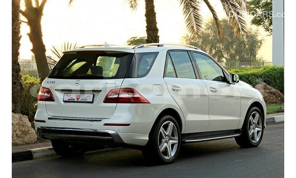 Buy Import Mercedes-Benz 190 White Car in Import - Dubai in Great Comore Buy Import Mercedes-Benz 190 White Car in Import - Dubai in Great Comore