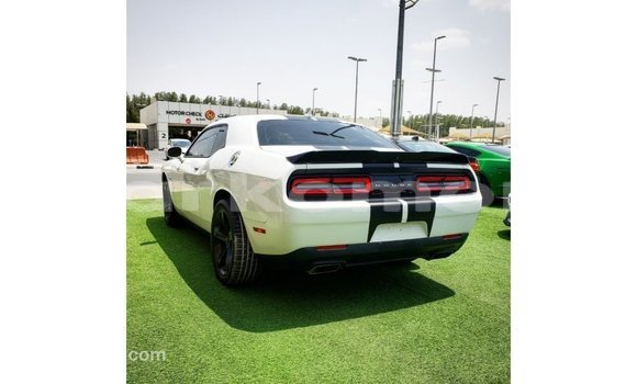 Acheter Import Voiture Dodge Challenger Blanc à Import - Dubai, Grande Comore Acheter Import Voiture Dodge Challenger Blanc à Import - Dubai, Grande Comore