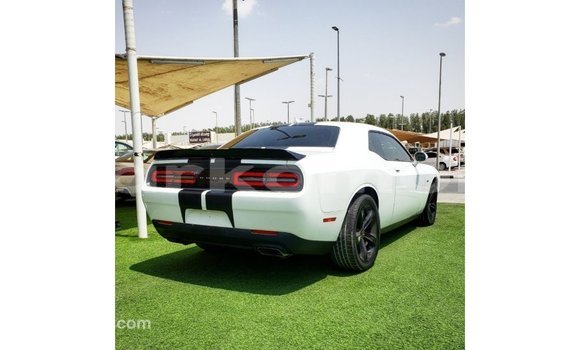Acheter Import Voiture Dodge Challenger Blanc à Import - Dubai, Grande Comore Acheter Import Voiture Dodge Challenger Blanc à Import - Dubai, Grande Comore