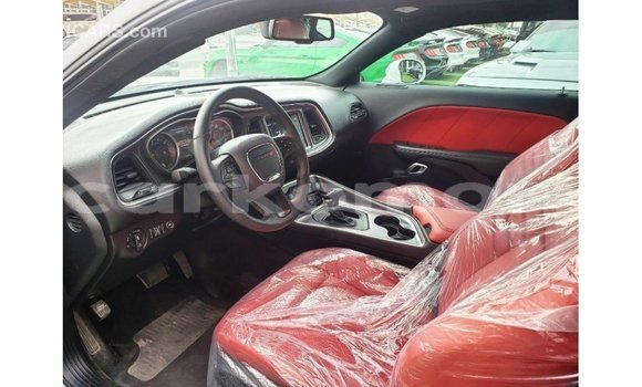 Acheter Import Voiture Dodge Challenger Blanc à Import - Dubai, Grande Comore Acheter Import Voiture Dodge Challenger Blanc à Import - Dubai, Grande Comore