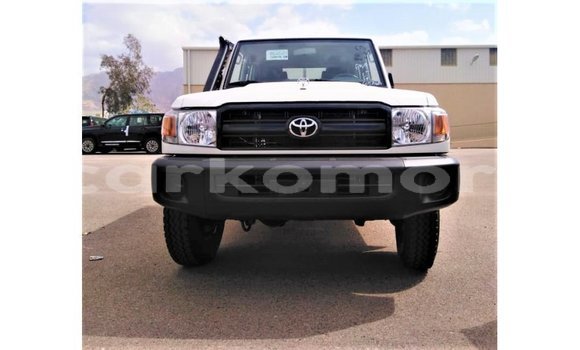 Acheter Import Voiture Toyota Land Cruiser Blanc à Import - Dubai, Grande Comore Acheter Import Voiture Toyota Land Cruiser Blanc à Import - Dubai, Grande Comore