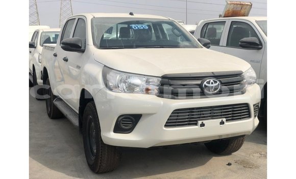 Buy Import Toyota Hilux White Car in Import - Dubai in Great Comore