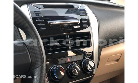 Acheter Import Voiture Toyota Yaris Blanc à Import - Dubai, Grande Comore Acheter Import Voiture Toyota Yaris Blanc à Import - Dubai, Grande Comore