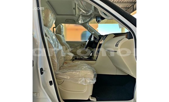 Buy Import Nissan Patrol White Car in Import - Dubai in Great Comore Buy Import Nissan Patrol White Car in Import - Dubai in Great Comore
