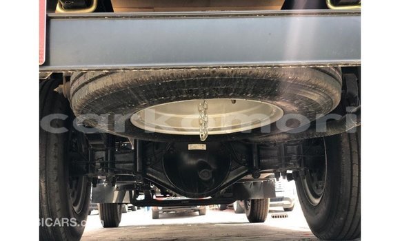 Acheter Import Voiture Mitsubishi Carisma Blanc à Import - Dubai, Grande Comore Acheter Import Voiture Mitsubishi Carisma Blanc à Import - Dubai, Grande Comore