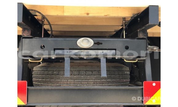 Acheter Import Voiture Mitsubishi Carisma Blanc à Import - Dubai, Grande Comore Acheter Import Voiture Mitsubishi Carisma Blanc à Import - Dubai, Grande Comore