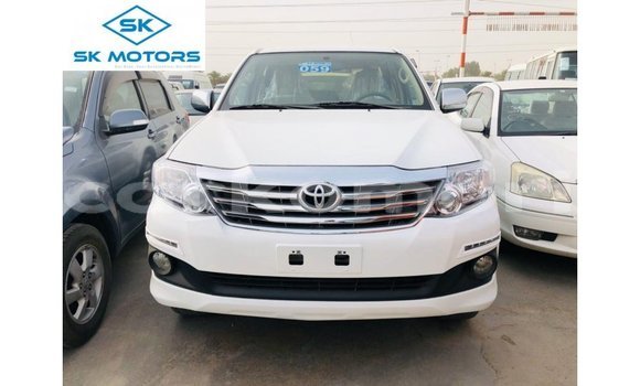 Acheter Import Voiture Toyota Fortuner Blanc à Import - Dubai, Grande Comore Acheter Import Voiture Toyota Fortuner Blanc à Import - Dubai, Grande Comore
