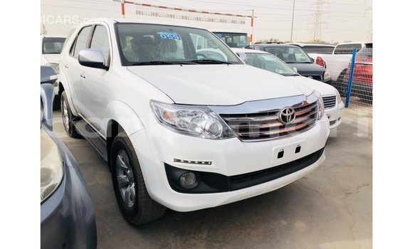 Acheter Import Voiture Toyota Fortuner Blanc à Import - Dubai, Grande Comore Acheter Import Voiture Toyota Fortuner Blanc à Import - Dubai, Grande Comore