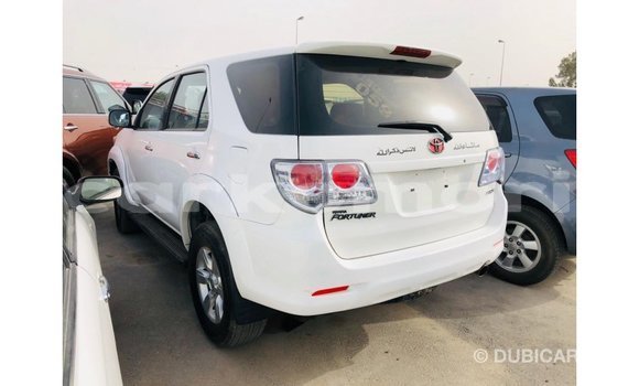Acheter Import Voiture Toyota Fortuner Blanc à Import - Dubai, Grande Comore Acheter Import Voiture Toyota Fortuner Blanc à Import - Dubai, Grande Comore