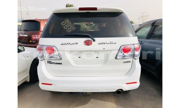 Acheter Import Voiture Toyota Fortuner Blanc à Import - Dubai, Grande Comore Acheter Import Voiture Toyota Fortuner Blanc à Import - Dubai, Grande Comore