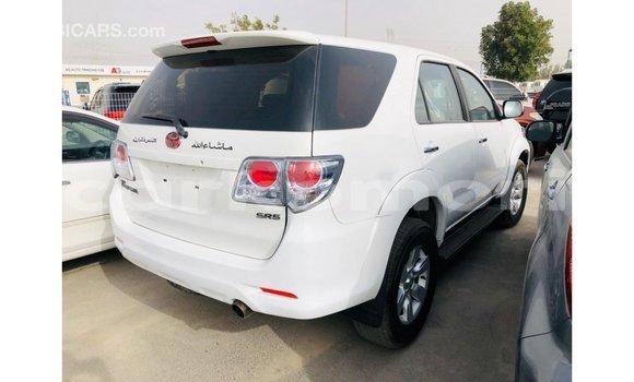 Acheter Import Voiture Toyota Fortuner Blanc à Import - Dubai, Grande Comore Acheter Import Voiture Toyota Fortuner Blanc à Import - Dubai, Grande Comore