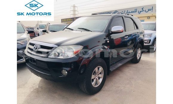 Acheter Import Voiture Toyota Fortuner Noir à Import - Dubai, Grande Comore