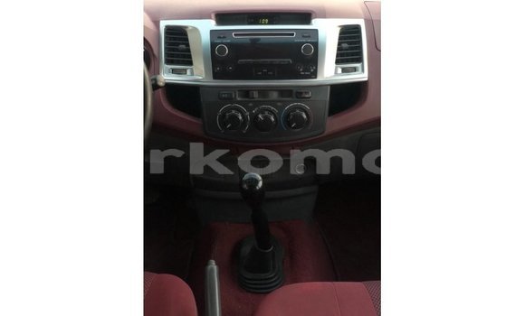 Buy Import Toyota Hilux White Car in Import - Dubai in Great Comore Buy Import Toyota Hilux White Car in Import - Dubai in Great Comore