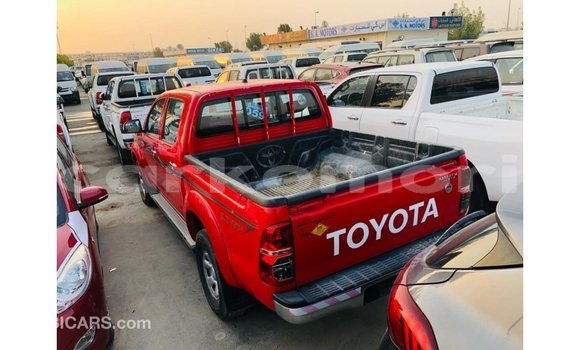 Acheter Import Voiture Toyota Hilux Rouge à Import - Dubai, Grande Comore Acheter Import Voiture Toyota Hilux Rouge à Import - Dubai, Grande Comore