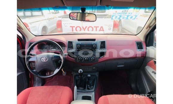 Acheter Import Voiture Toyota Hilux Rouge à Import - Dubai, Grande Comore Acheter Import Voiture Toyota Hilux Rouge à Import - Dubai, Grande Comore