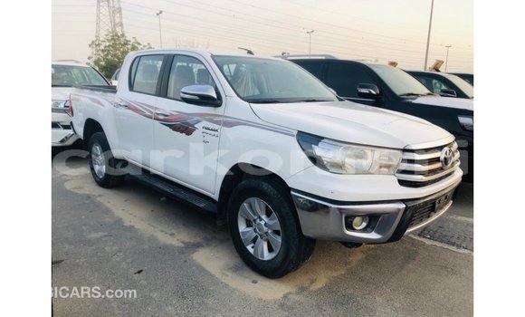 Acheter Import Voiture Toyota Hilux Blanc à Import - Dubai, Grande Comore Acheter Import Voiture Toyota Hilux Blanc à Import - Dubai, Grande Comore