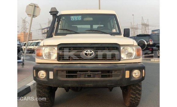 Buy Import Toyota Land Cruiser White Car in Import - Dubai in Great Comore Buy Import Toyota Land Cruiser White Car in Import - Dubai in Great Comore