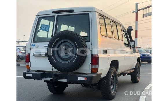 Buy Import Toyota Land Cruiser White Car in Import - Dubai in Great Comore Buy Import Toyota Land Cruiser White Car in Import - Dubai in Great Comore