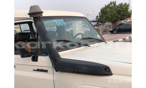 Buy Import Toyota Land Cruiser White Car in Import - Dubai in Great Comore Buy Import Toyota Land Cruiser White Car in Import - Dubai in Great Comore
