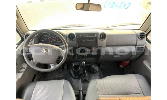 Buy Import Toyota Land Cruiser White Car in Import - Dubai in Great Comore Buy Import Toyota Land Cruiser White Car in Import - Dubai in Great Comore