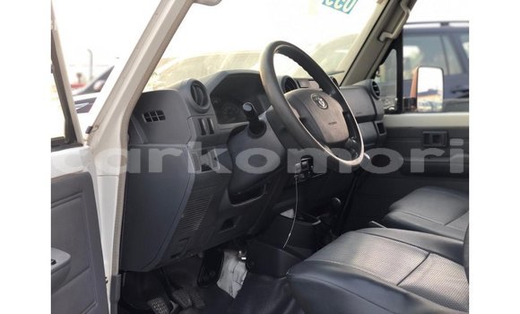 Buy Import Toyota Land Cruiser White Car in Import - Dubai in Great Comore Buy Import Toyota Land Cruiser White Car in Import - Dubai in Great Comore