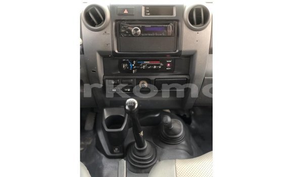 Buy Import Toyota Land Cruiser White Car in Import - Dubai in Great Comore Buy Import Toyota Land Cruiser White Car in Import - Dubai in Great Comore
