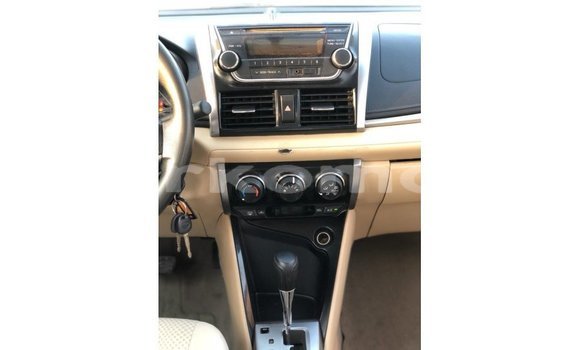 Acheter Import Voiture Toyota Yaris Blanc à Import - Dubai, Grande Comore Acheter Import Voiture Toyota Yaris Blanc à Import - Dubai, Grande Comore