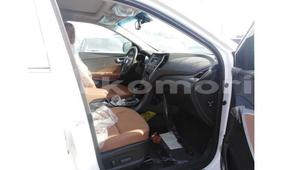 Buy Import Hyundai Santa Fe White Car in Import - Dubai in Great Comore Buy Import Hyundai Santa Fe White Car in Import - Dubai in Great Comore