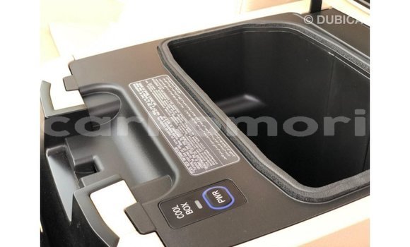 Acheter Import Voiture Toyota Land Cruiser Noir à Import - Dubai, Grande Comore Acheter Import Voiture Toyota Land Cruiser Noir à Import - Dubai, Grande Comore