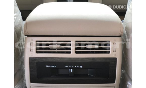 Acheter Import Voiture Toyota Land Cruiser Noir à Import - Dubai, Grande Comore Acheter Import Voiture Toyota Land Cruiser Noir à Import - Dubai, Grande Comore