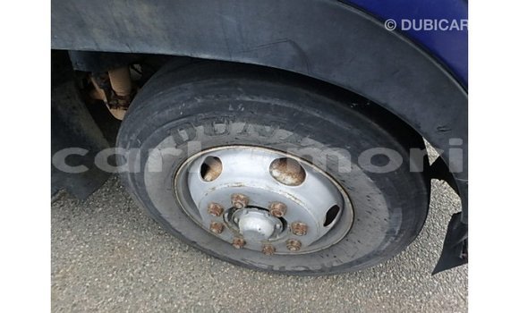 Acheter Import Voiture Nissan 350Z Bleu à Import - Dubai, Grande Comore Acheter Import Voiture Nissan 350Z Bleu à Import - Dubai, Grande Comore