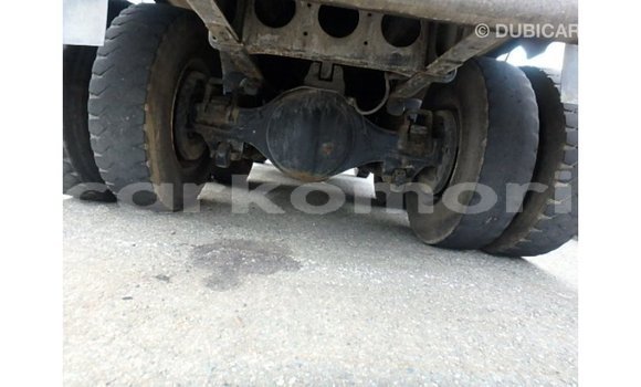 Acheter Import Voiture Nissan 350Z Bleu à Import - Dubai, Grande Comore Acheter Import Voiture Nissan 350Z Bleu à Import - Dubai, Grande Comore