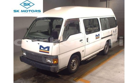 Acheter Import Voiture Nissan Caravan Blanc à Import - Dubai, Grande Comore Acheter Import Voiture Nissan Caravan Blanc à Import - Dubai, Grande Comore