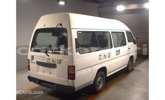 Acheter Import Voiture Nissan Caravan Blanc à Import - Dubai, Grande Comore Acheter Import Voiture Nissan Caravan Blanc à Import - Dubai, Grande Comore