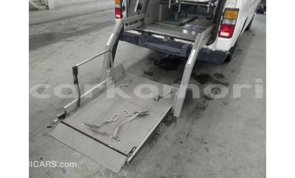 Acheter Import Voiture Nissan Caravan Blanc à Import - Dubai, Grande Comore Acheter Import Voiture Nissan Caravan Blanc à Import - Dubai, Grande Comore